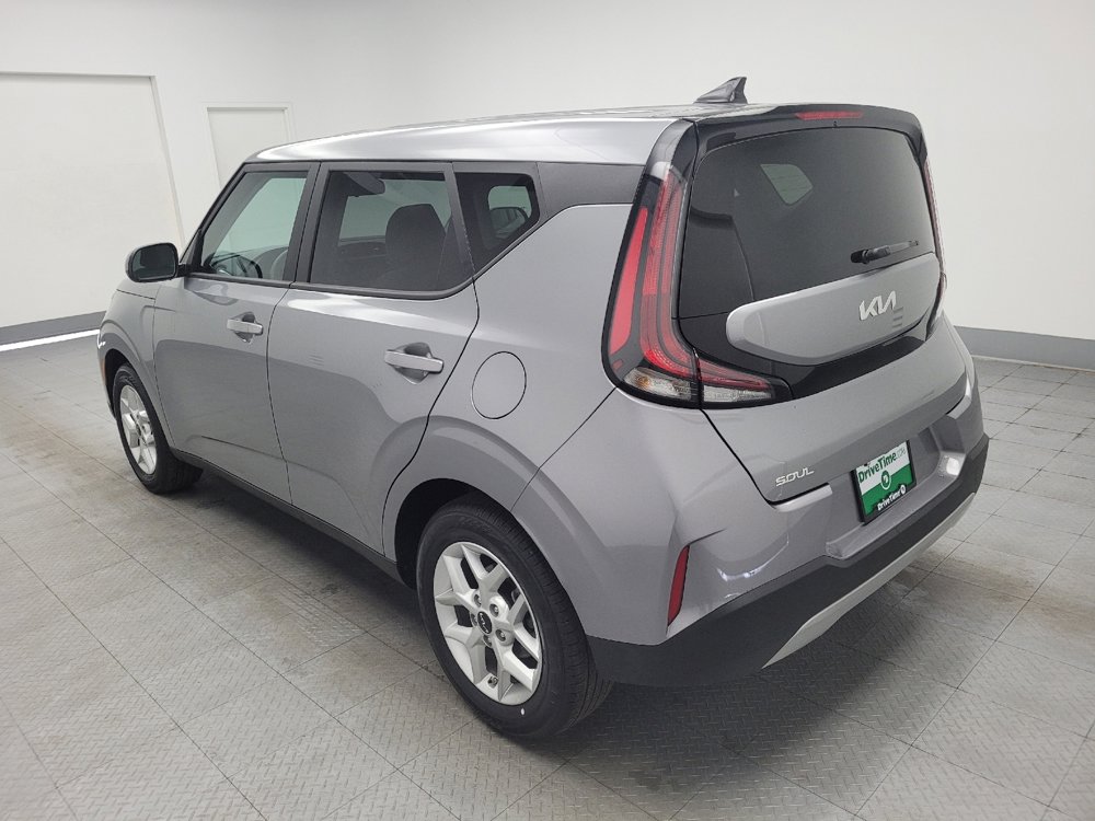 Used 2025 Kia Soul LX FWD image 5