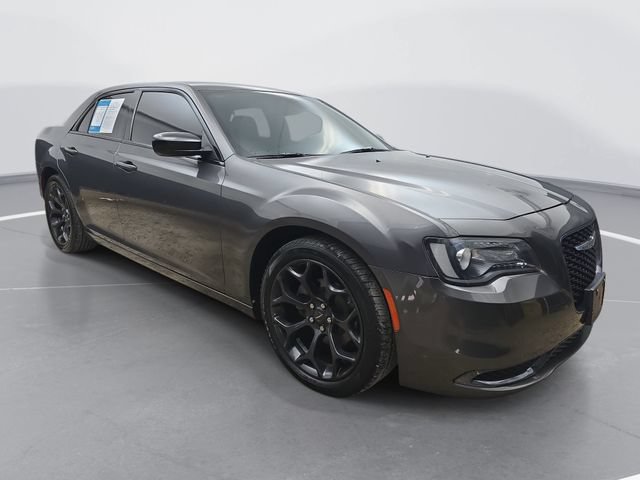Used 2019 Chrysler 300 Touring w/ Sport Appearance Package RWD image 3