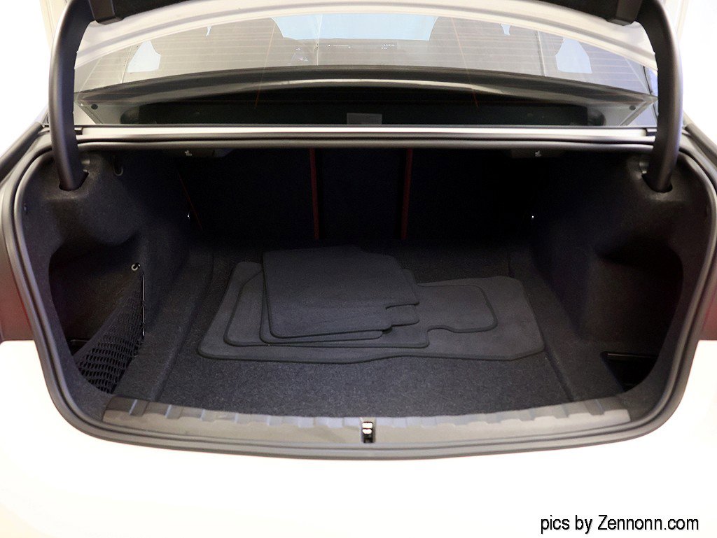 Certified 2024 BMW 330i xDrive Sedan w/ Convenience Package image 27