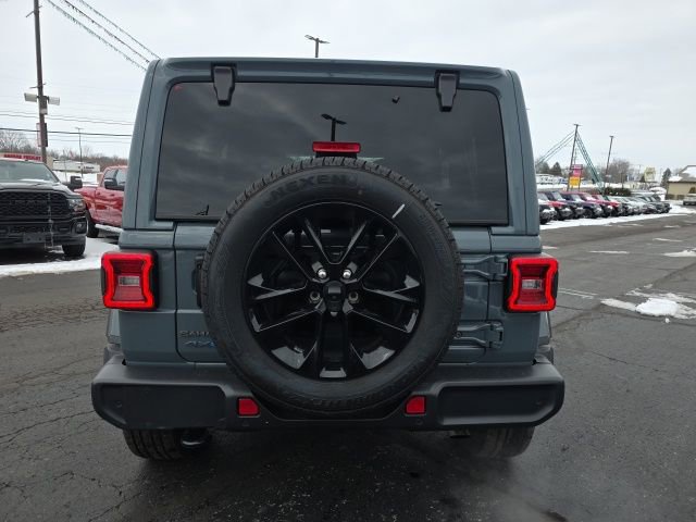 Used 2025 Jeep Wrangler Unlimited Sahara w/ Safety Group image 5