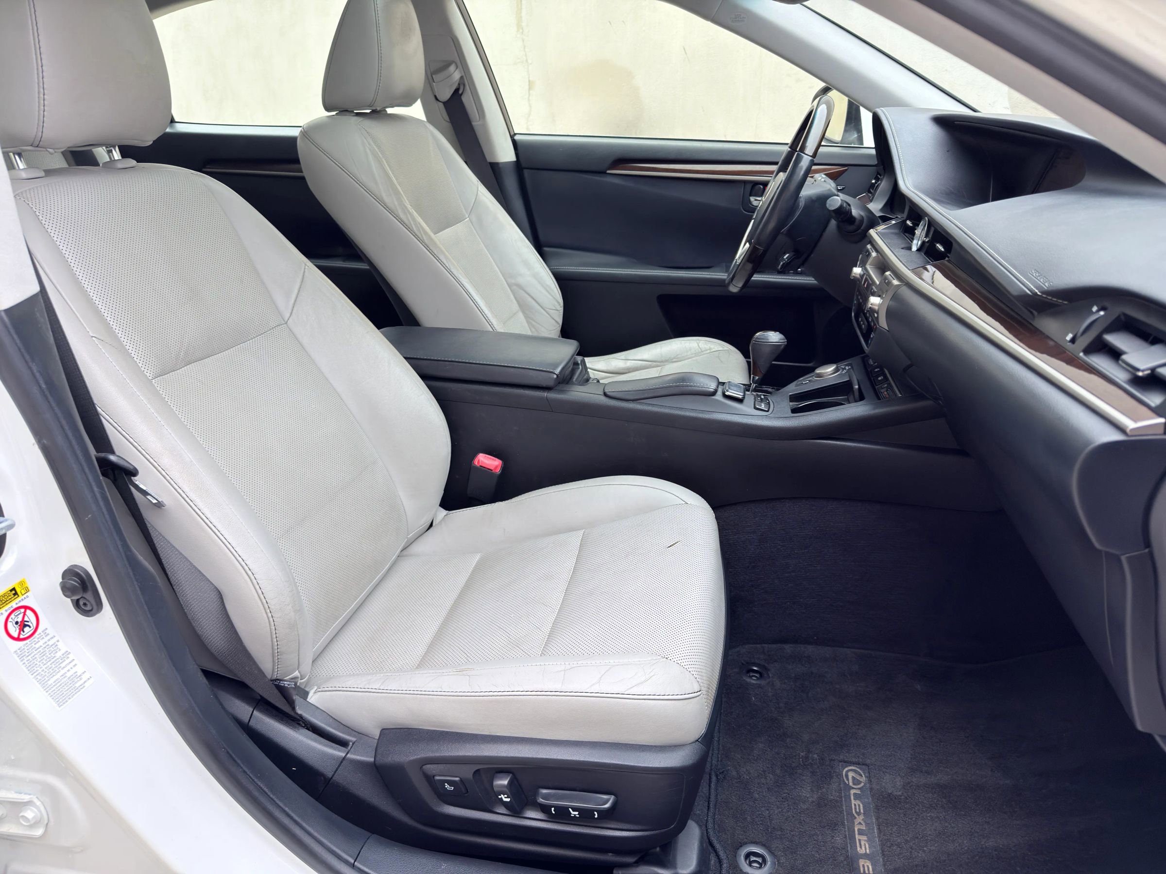 Used 2015 Lexus ES 350 w/ Luxury Package image 21