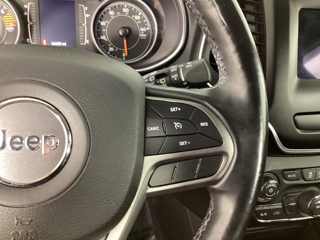 Used 2019 Jeep Cherokee Latitude w/ Cold Weather Group AWD/4WD image 15