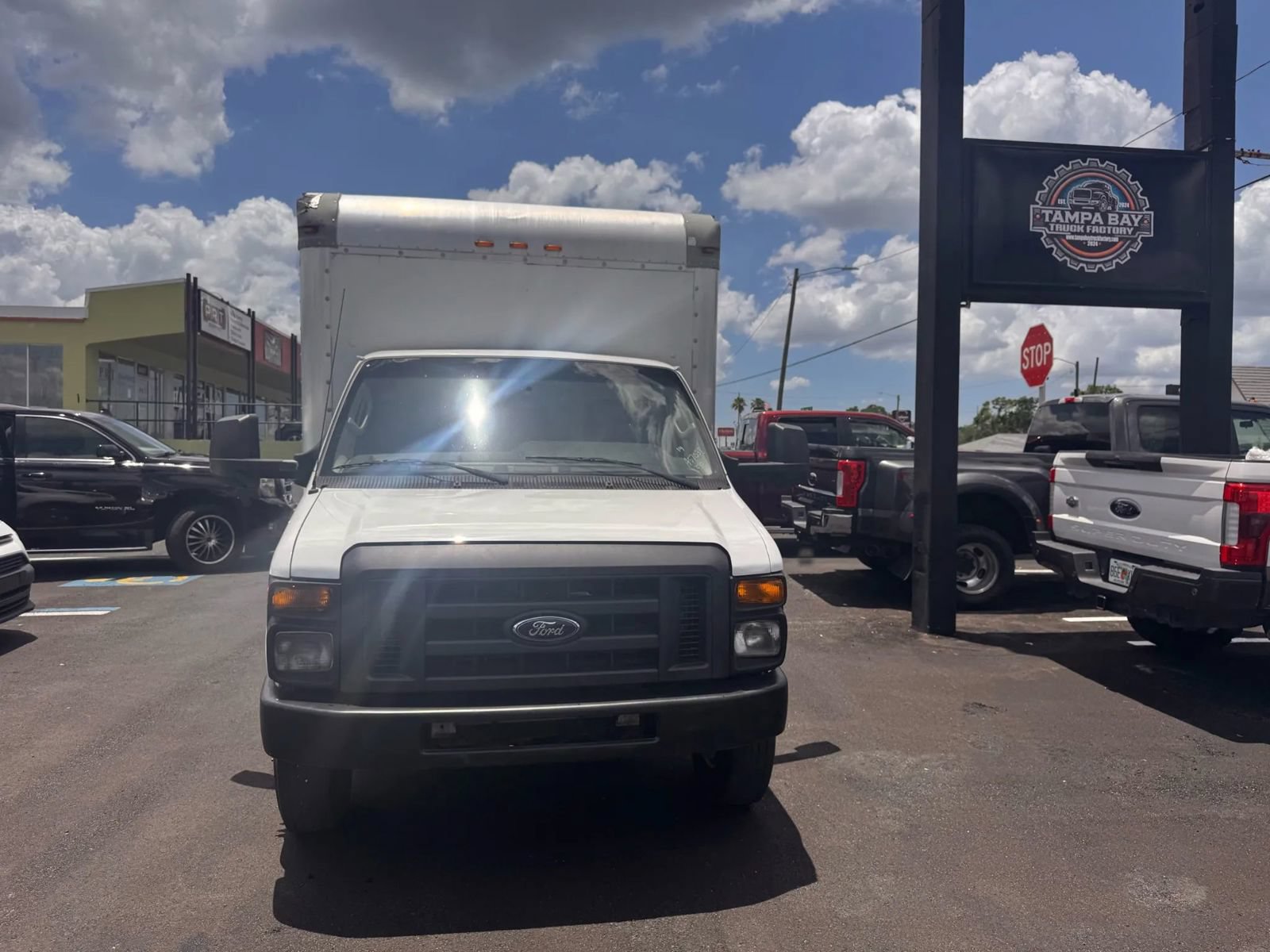 Used 2014 Ford E-350 and Econoline 350 Super Duty RWD image 2