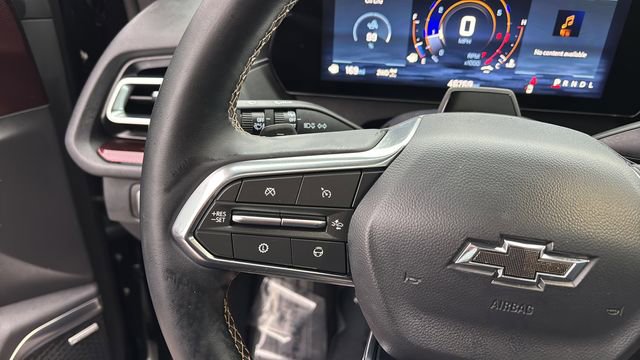 Used 2025 Chevrolet Traverse Z71 w/ Enhanced Driving Package image 23