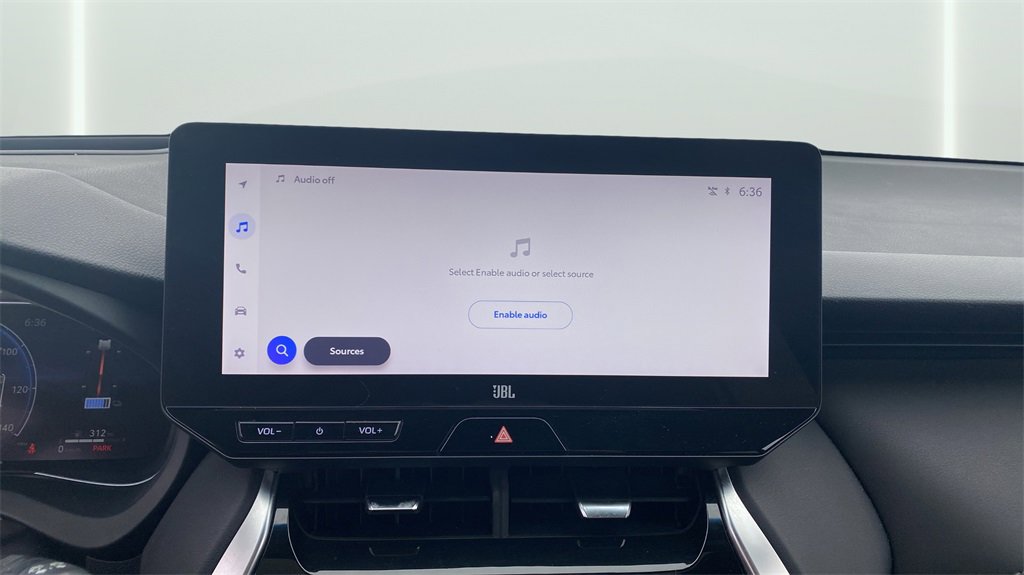 Used 2024 Toyota Venza Limited image 18