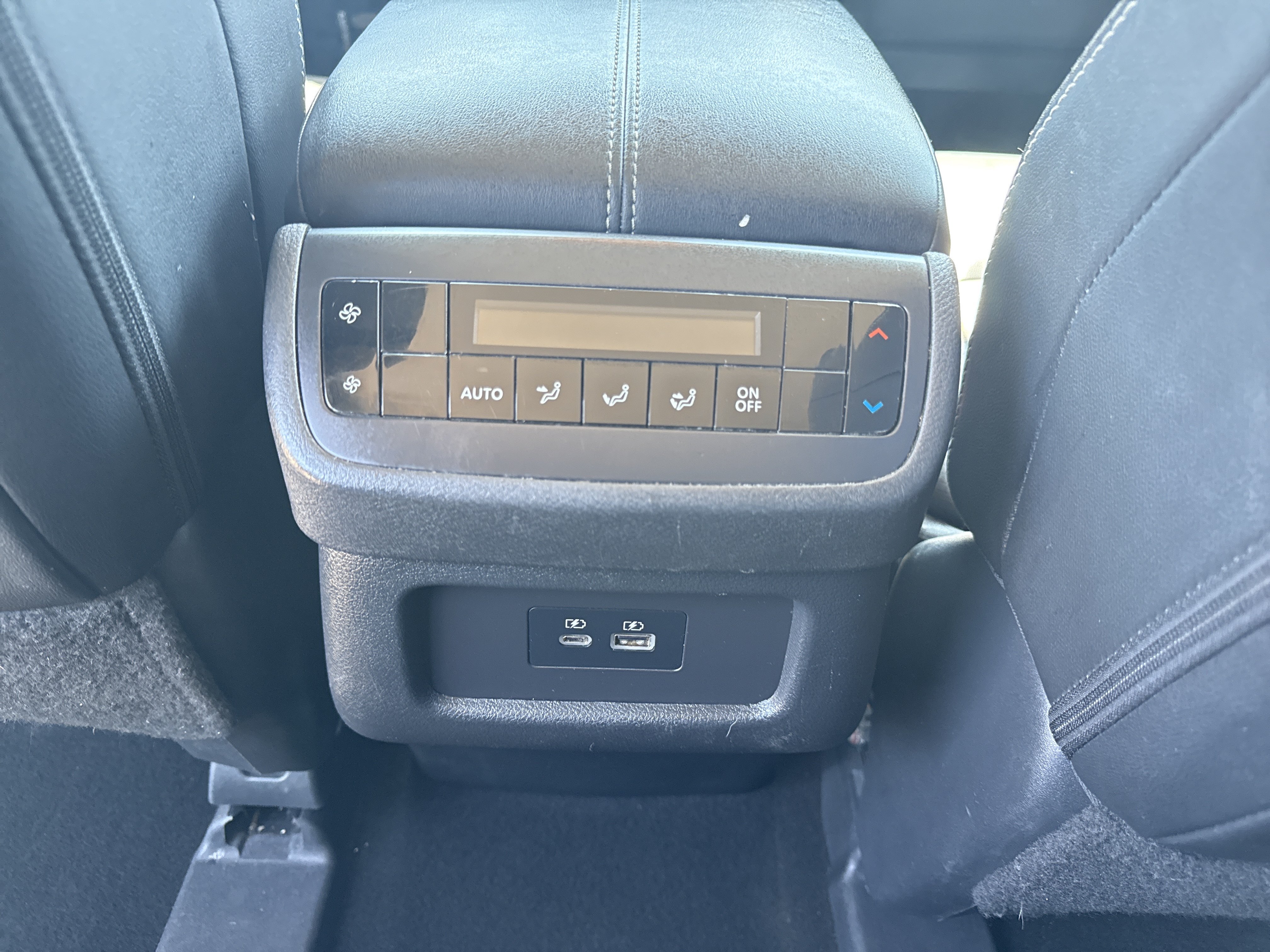 Used 2023 Nissan Pathfinder SL AWD/4WD image 33