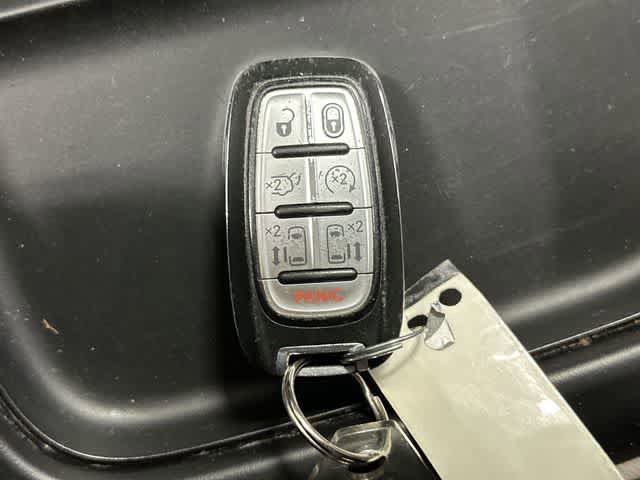 Used 2020 Chrysler Voyager Lxi FWD image 31
