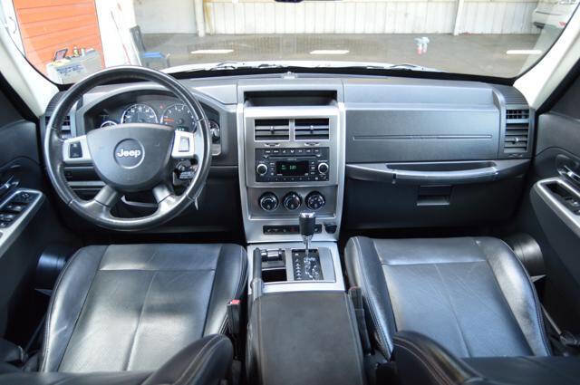Used 2009 Jeep Liberty Limited w/ Premium Group AWD/4WD image 14