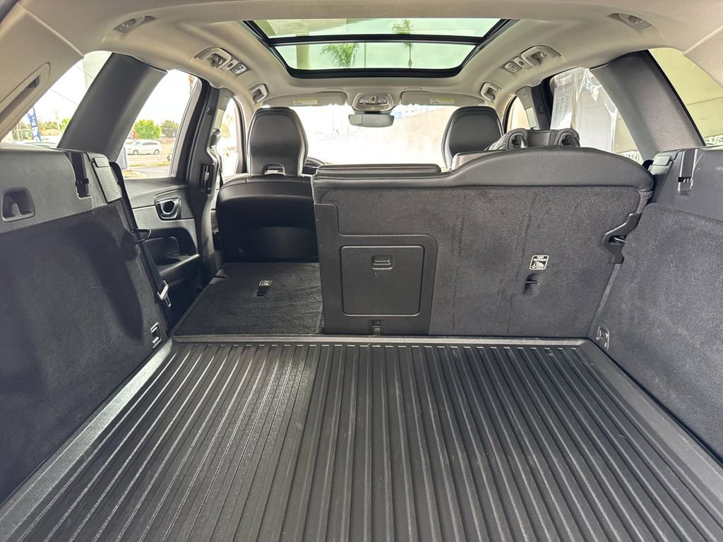 Certified 2023 Volvo XC60 B5 Plus w/ Protection Package Premier image 14