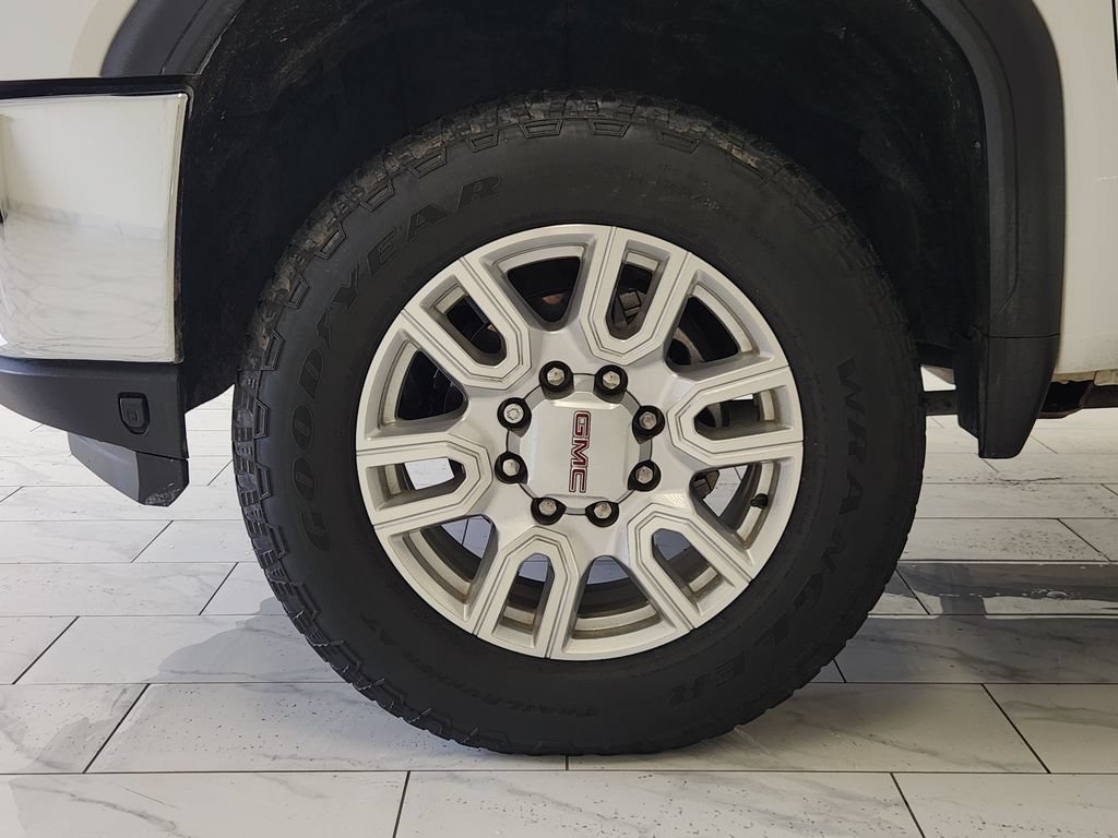 Used 2022 GMC Sierra 2500 SLT w/ SLT Preferred Package AWD/4WD image 10