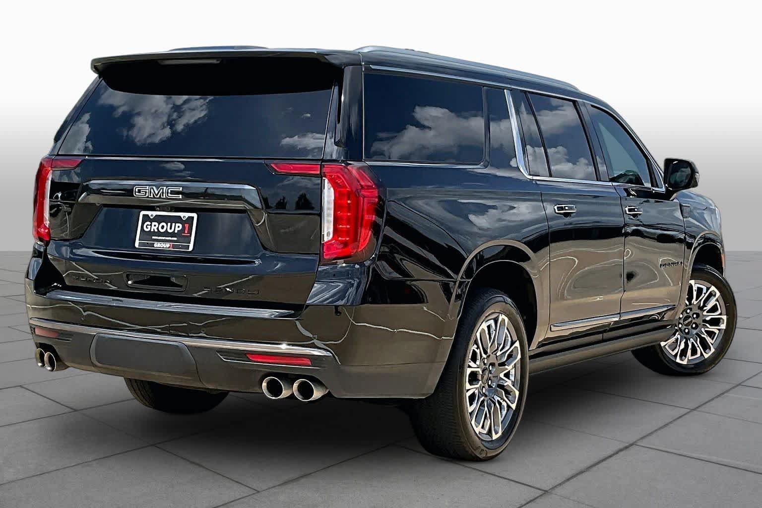 Used 2024 GMC Yukon XL Denali Ultimate AWD/4WD image 13