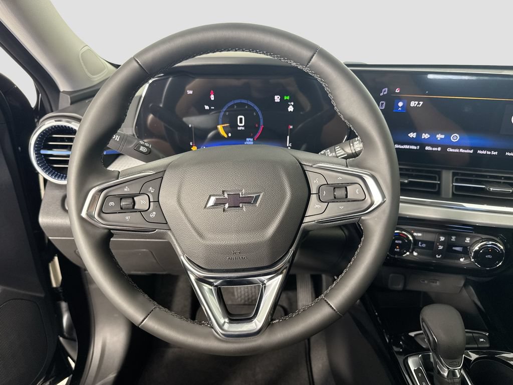 New 2026 Chevrolet Trax LT w/ Midnight Edition FWD image 13