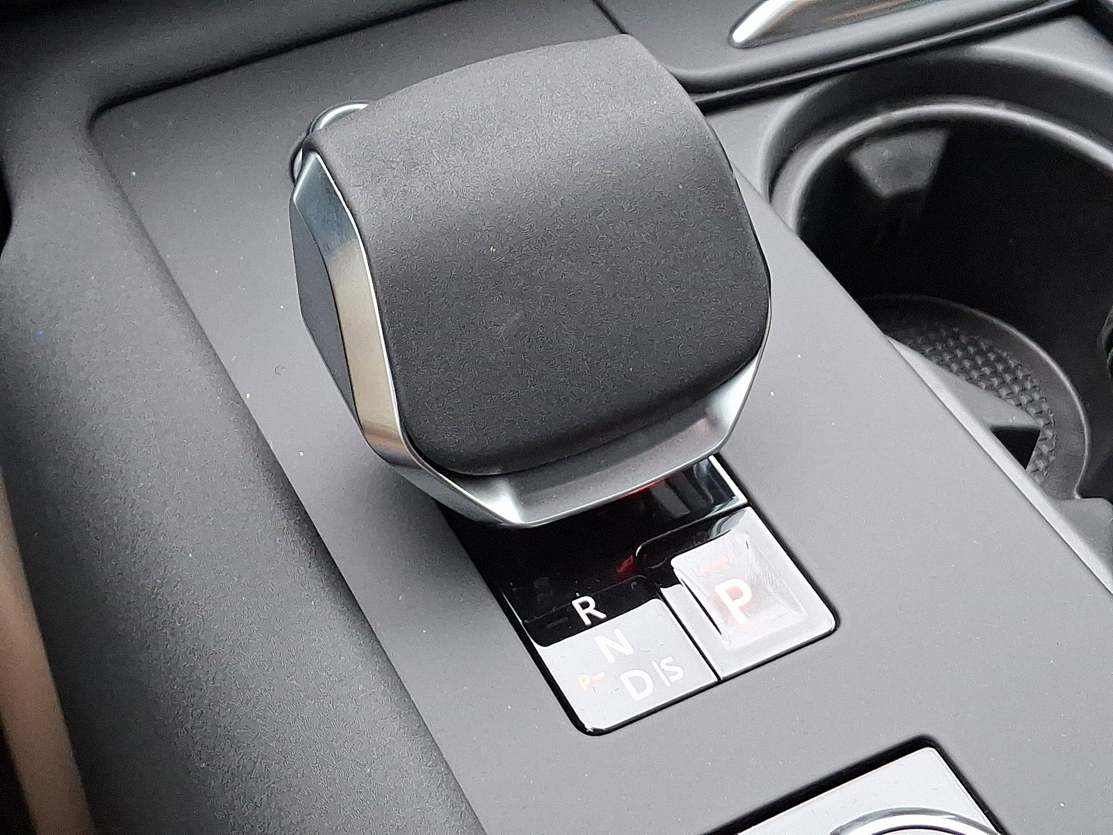 New 2026 Land Rover Discovery Limited Edition image 13
