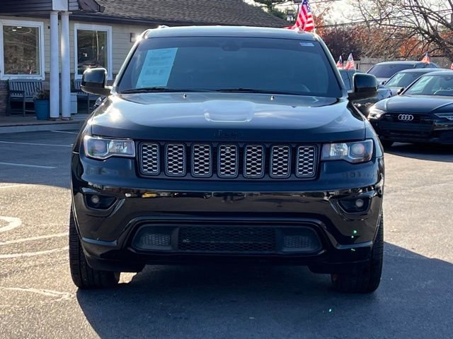 Used 2022 Jeep Grand Cherokee Laredo X image 2