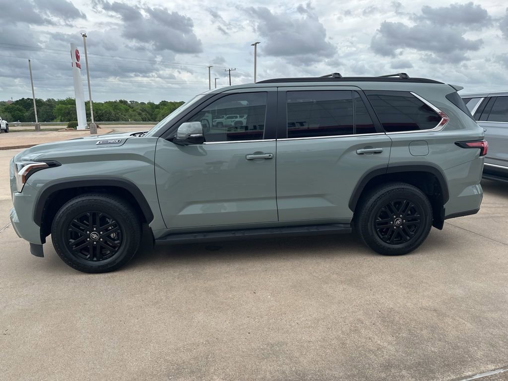 Used 2024 Toyota Sequoia SR5 w/ SR5 Premium Package AWD/4WD image 4