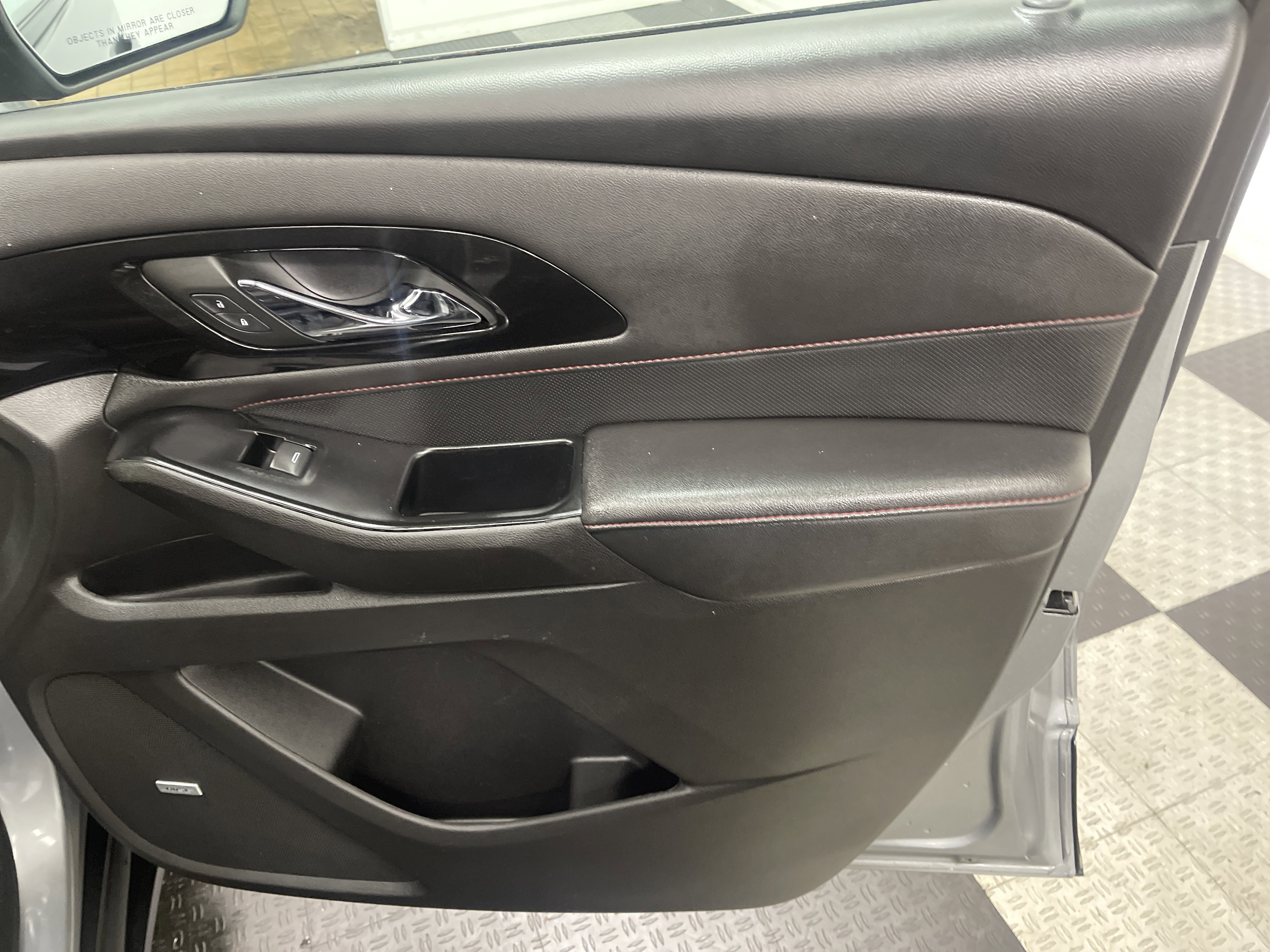 Used 2023 Chevrolet Traverse RS w/ LPO, Floor Liner Package image 28