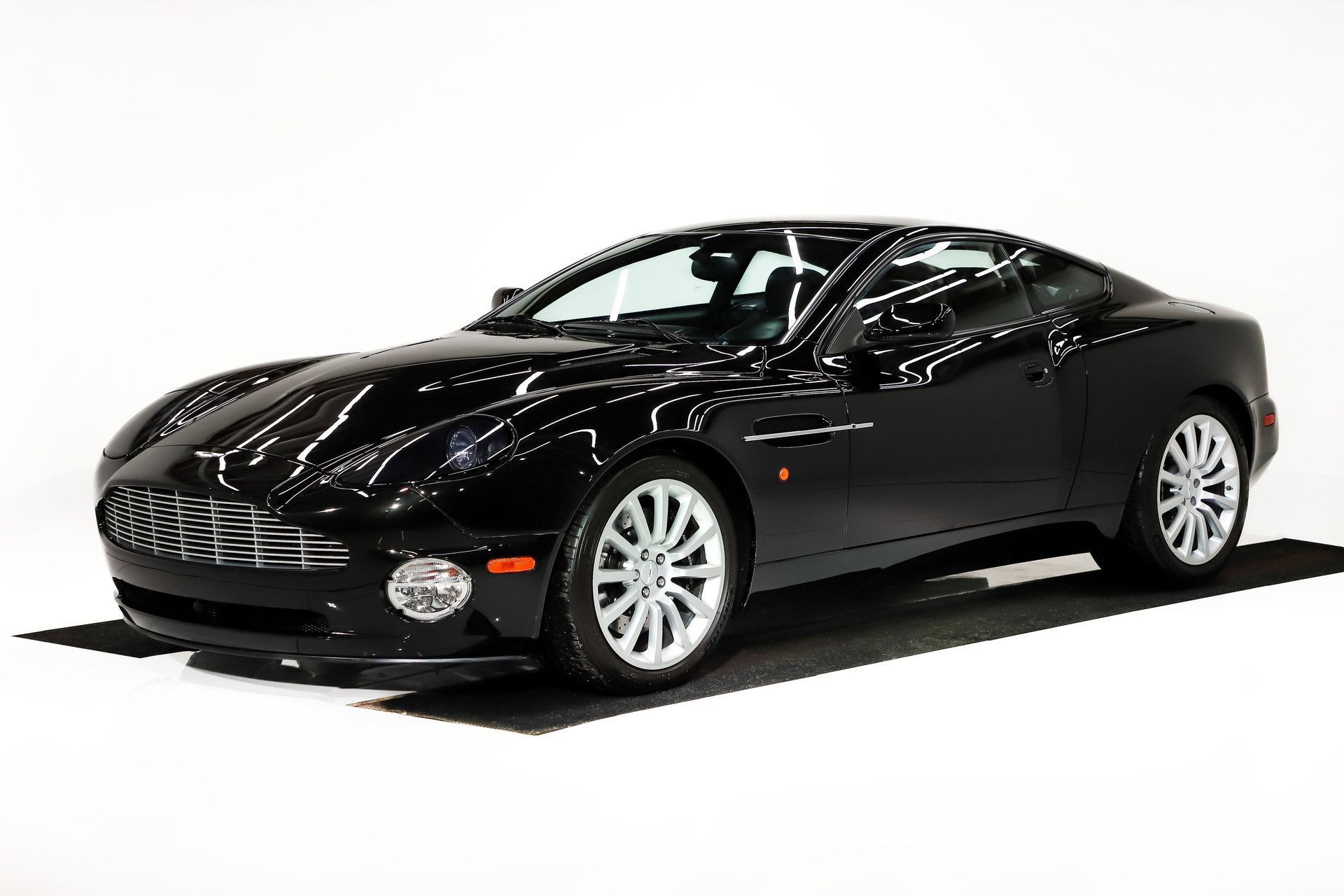 Used 2003 Aston Martin Vanquish image 19