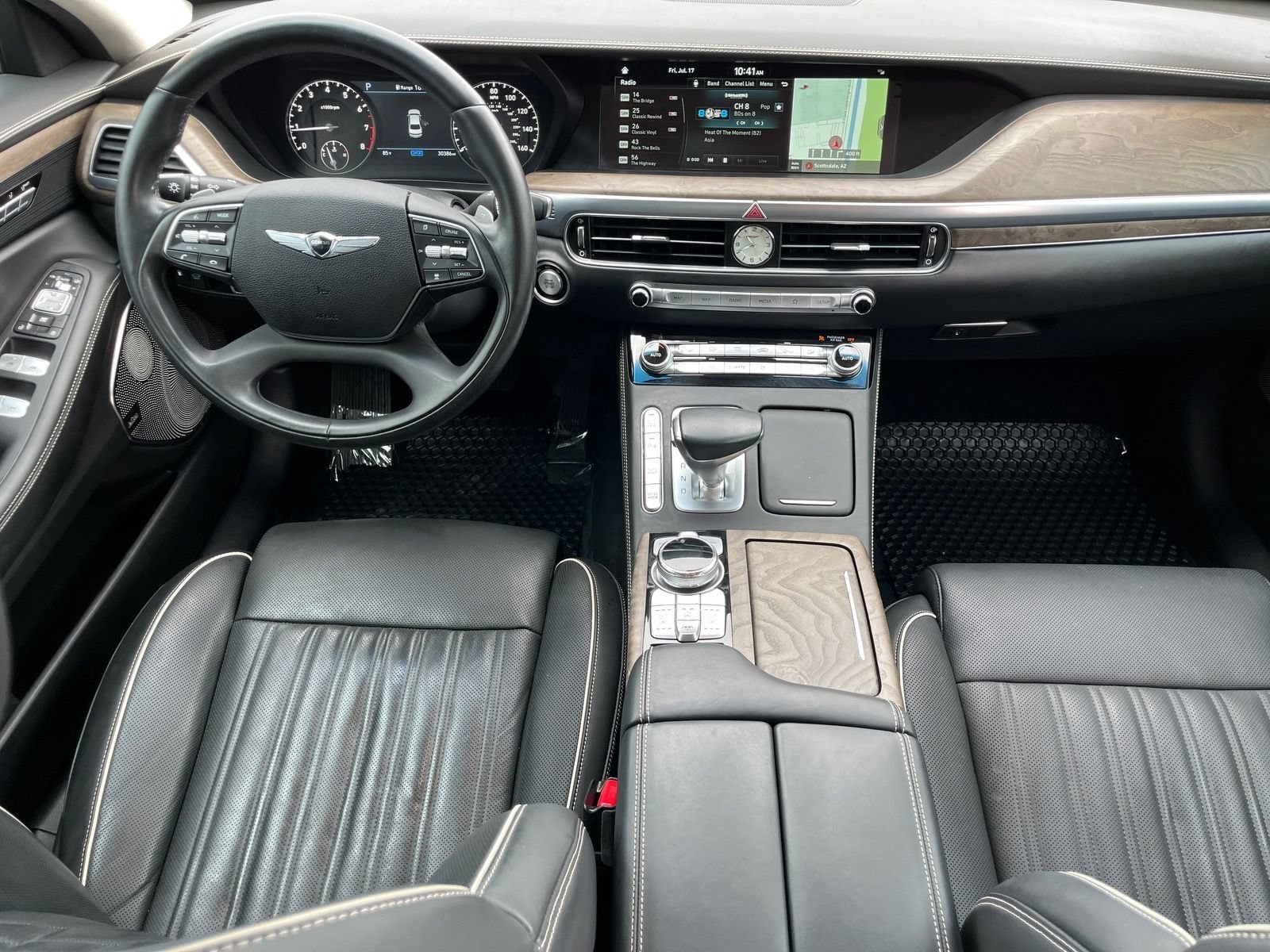 Used 2022 Genesis G90 5.0 Ultimate RWD image 12