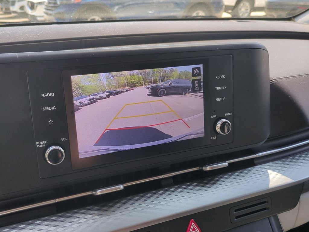 Used 2022 Kia Carnival LX image 19