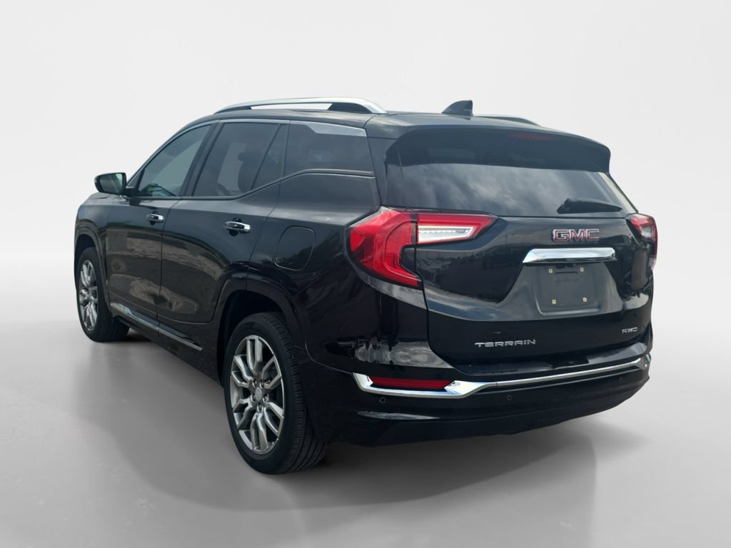 Used 2023 GMC Terrain Denali w/ Denali Premium Package AWD/4WD image 3