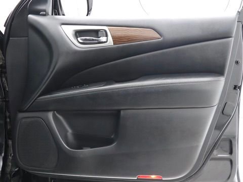 Used 2017 Nissan Pathfinder Platinum w/ Midnight Edition Package image 48