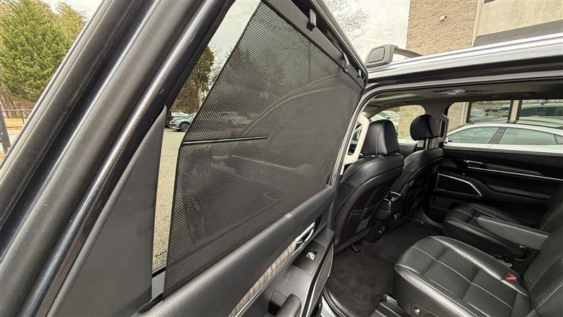 Used 2024 Kia Telluride EX w/ EX Captain's Chair Package image 18