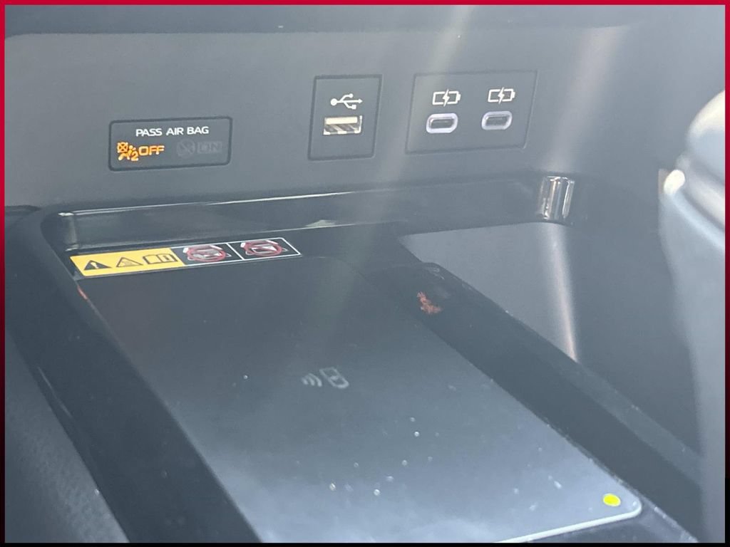 Used 2025 Toyota Camry Hybrid FWD image 35