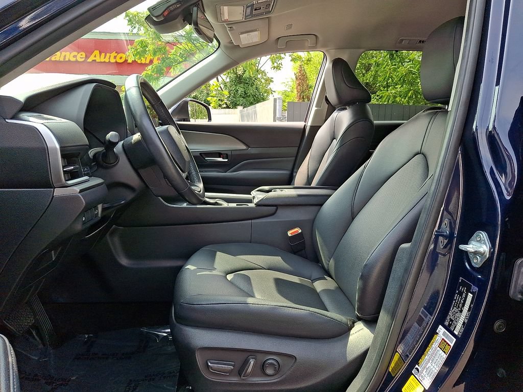 Certified 2024 Toyota Grand Highlander FWD image 14