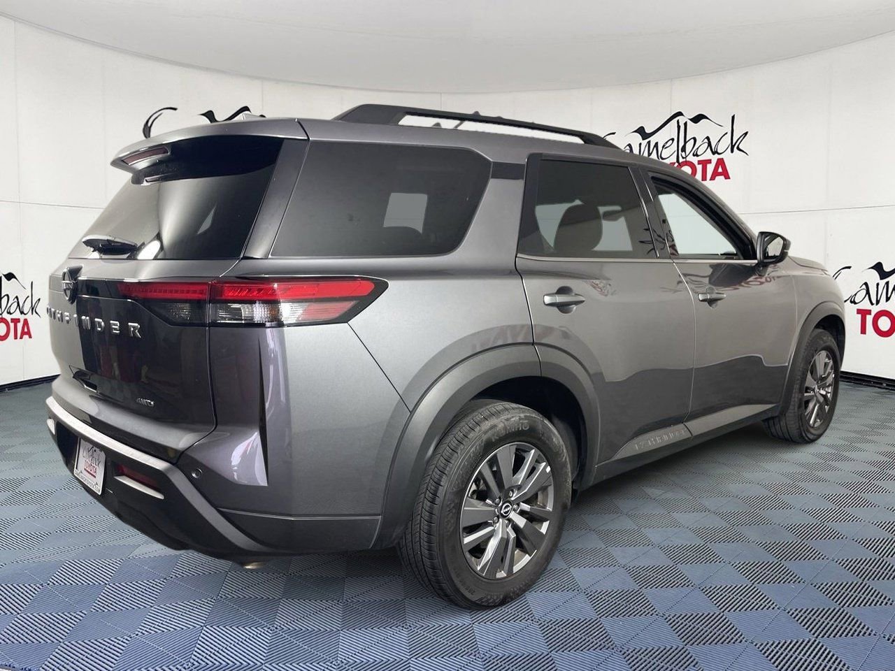 Used 2025 Nissan Pathfinder SV image 7