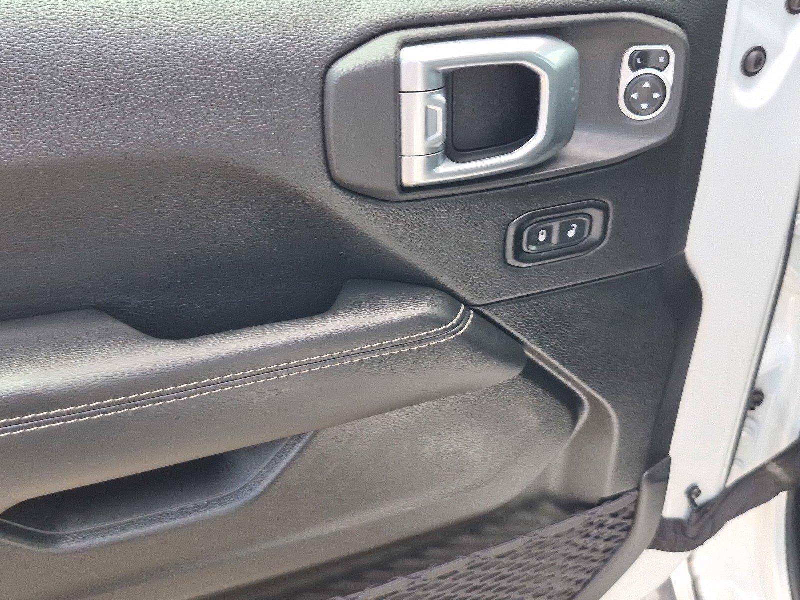 Used 2022 Jeep Wrangler Unlimited Sahara AWD/4WD image 20
