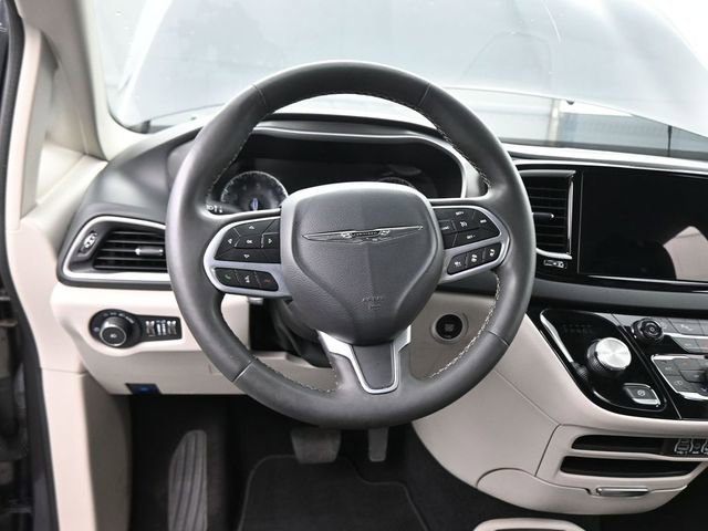 Used 2023 Chrysler Pacifica Touring-L image 20