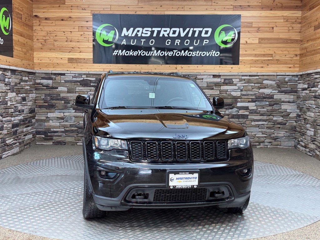 Used 2020 Jeep Grand Cherokee Laredo AWD/4WD image 2