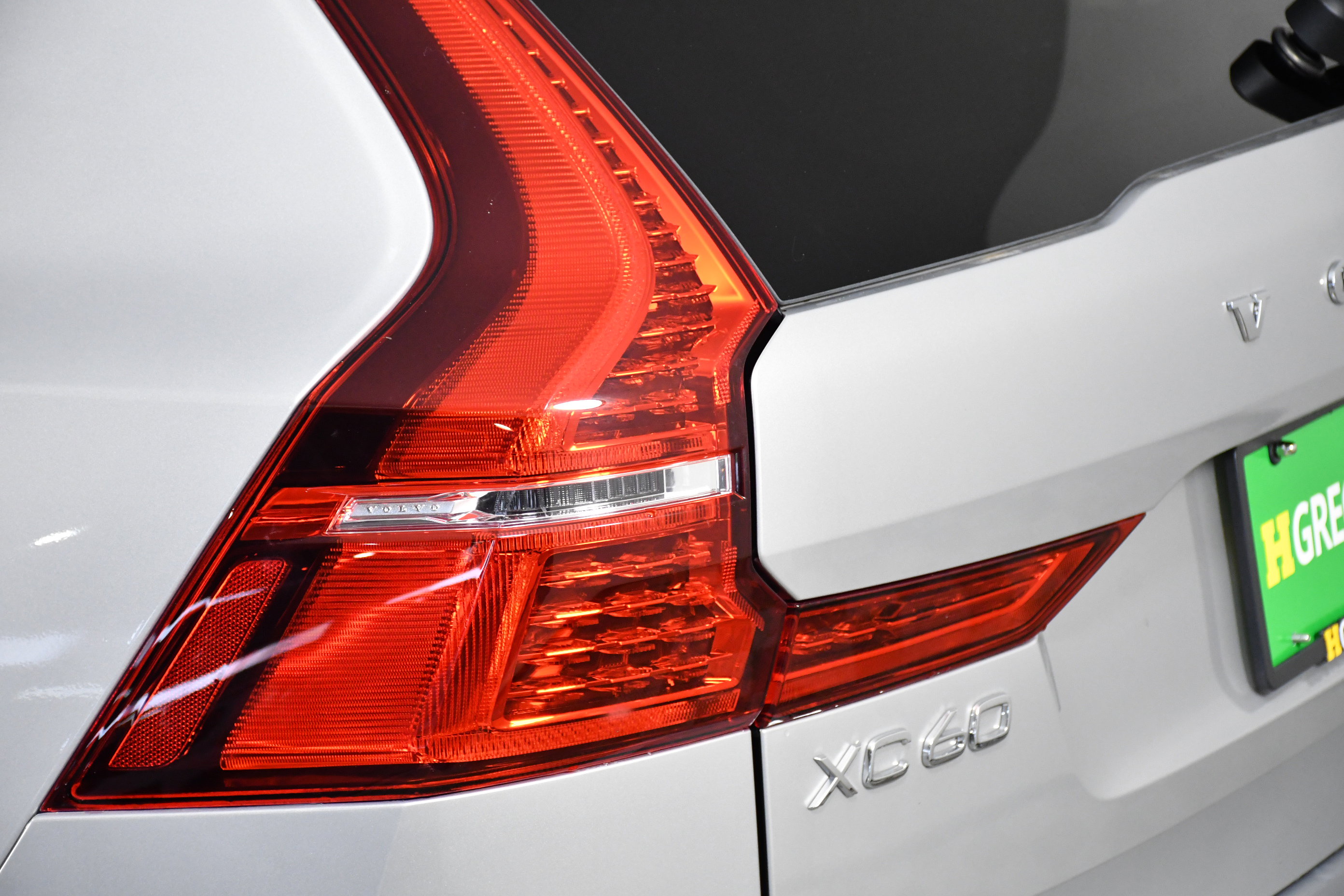 Used 2025 Volvo XC60 B5 Plus image 32