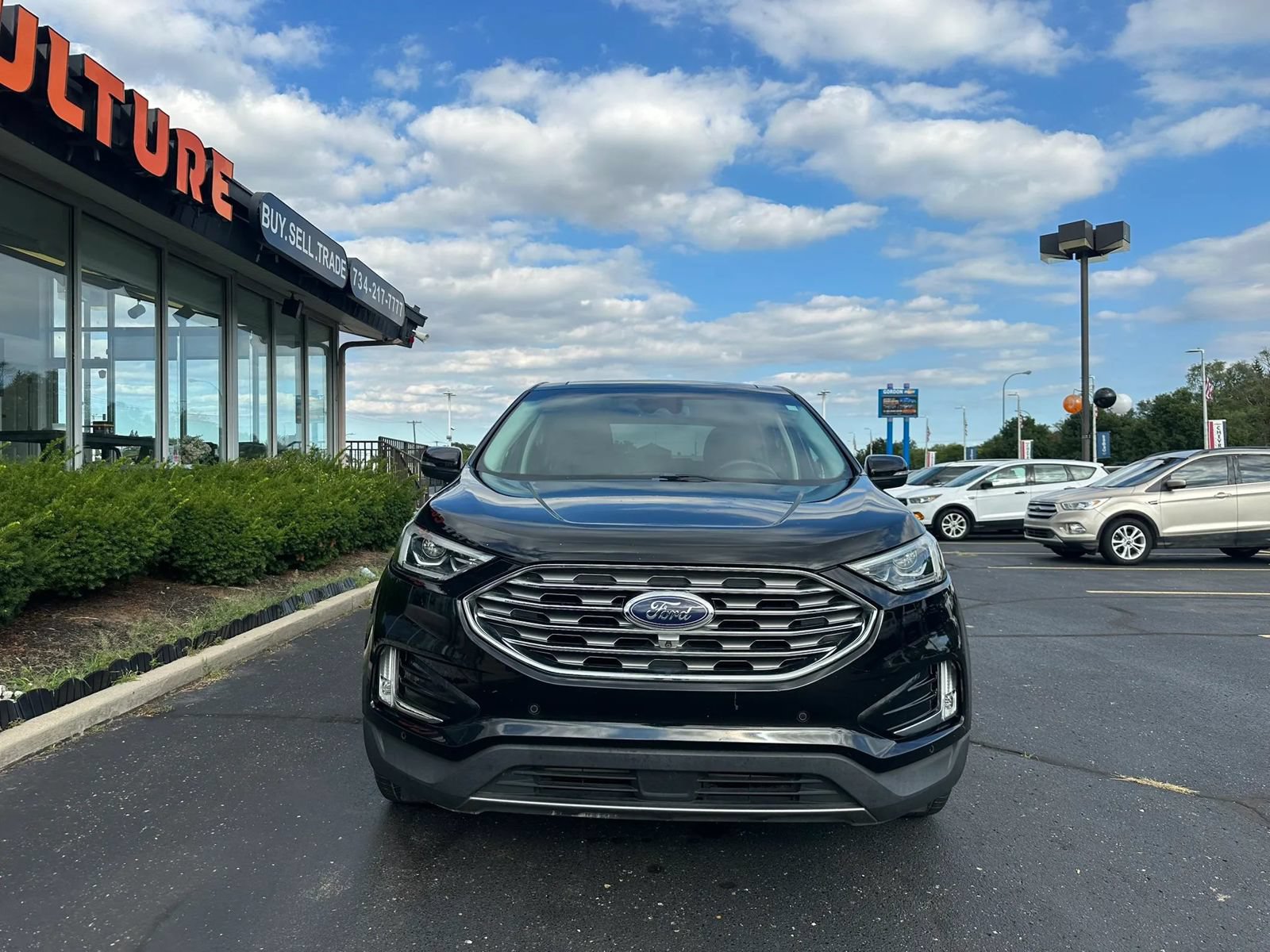 Used 2019 Ford Edge Titanium w/ Equipment Group 301A FWD image 2