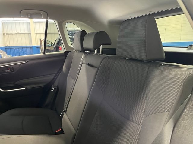 Used 2022 Toyota RAV4 LE AWD/4WD image 18