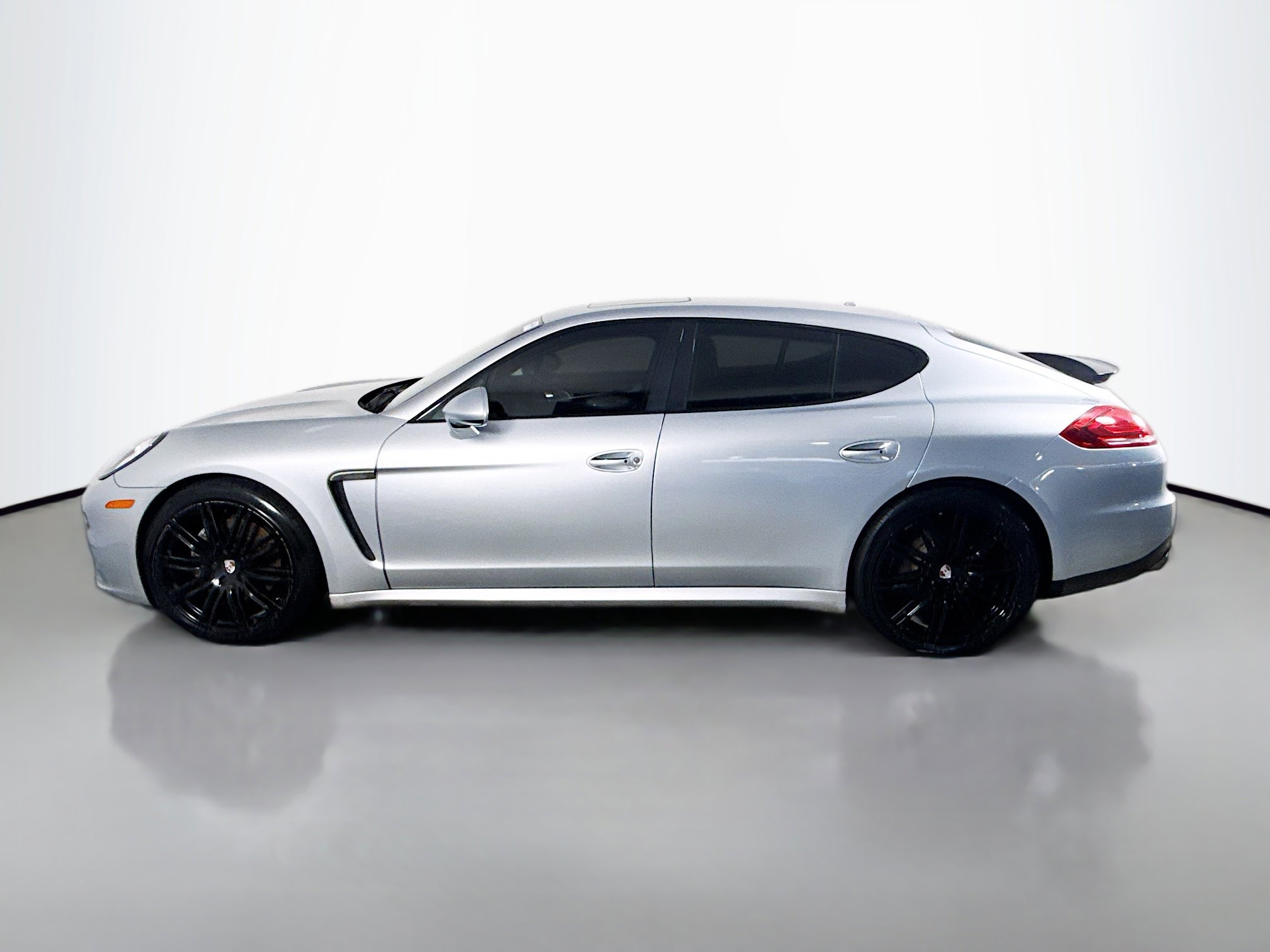Used 2016 Porsche Panamera 4 Edition AWD/4WD image 6
