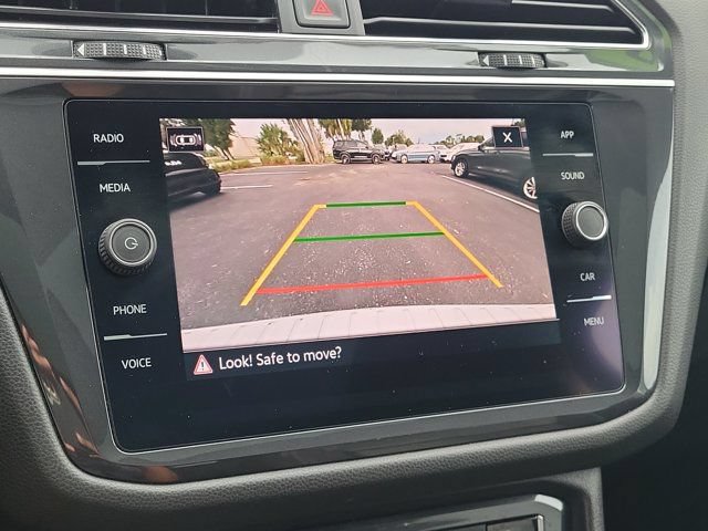 Used 2021 Volkswagen Tiguan SE w/ Panoramic Sunroof Package FWD image 25