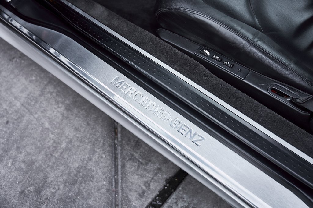 Used 2002 Mercedes-Benz SL 500 w/ SL2 Option Pkg image 32