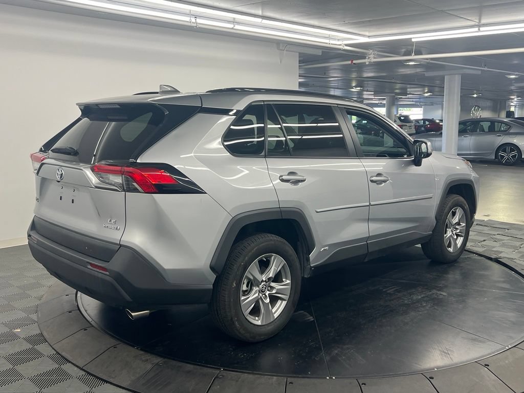 Used 2023 Toyota RAV4 LE AWD/4WD image 4