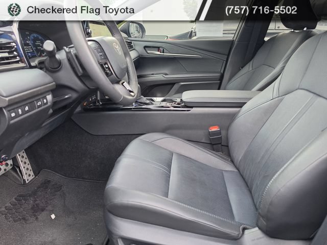 Used 2025 Toyota Camry XSE FWD image 8