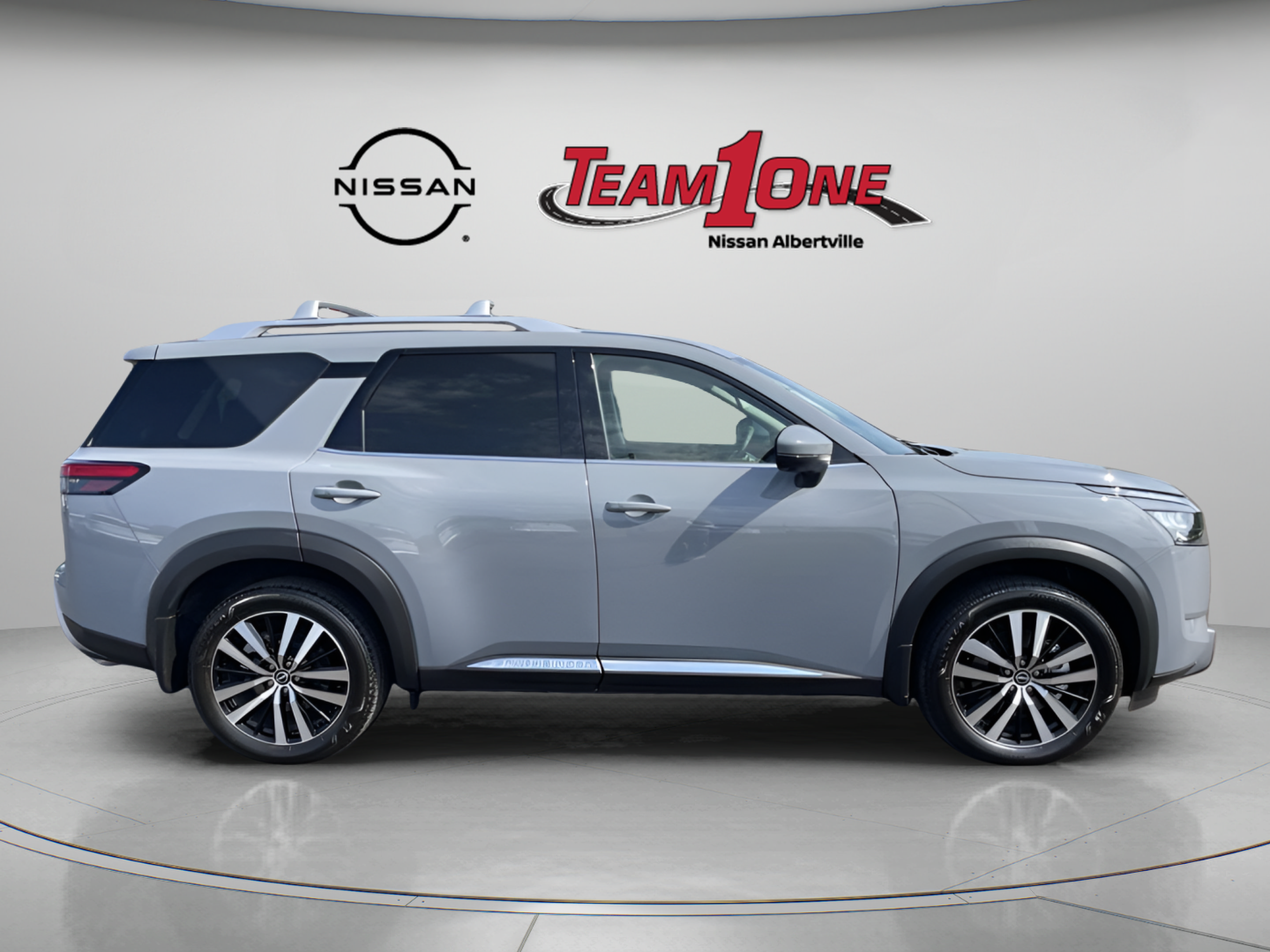 Used 2025 Nissan Pathfinder Platinum w/ Cargo Package AWD/4WD image 8