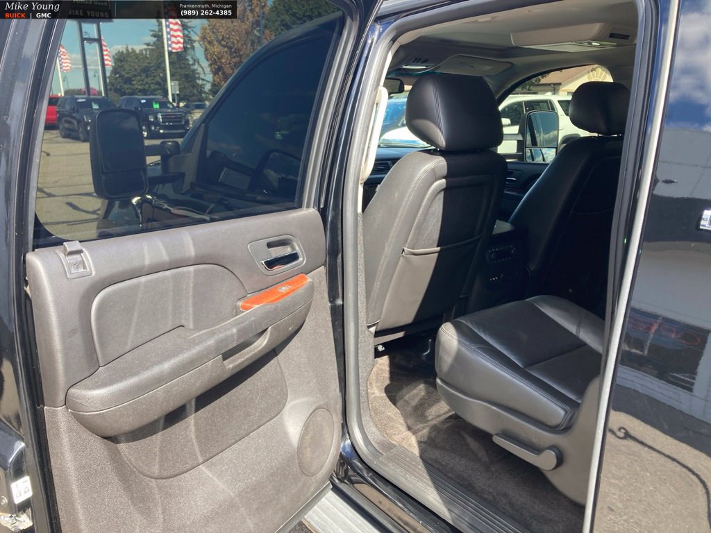Used 2012 Chevrolet Suburban 2500 LT AWD/4WD image 10