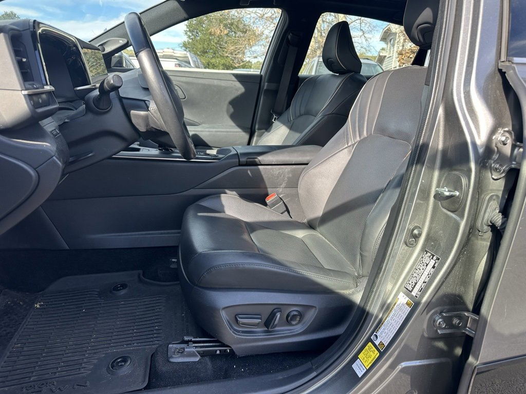 Used 2023 Toyota Crown image 9