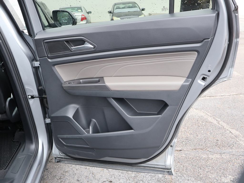 Certified 2022 Volkswagen Atlas Cross Sport SEL R-Line image 15