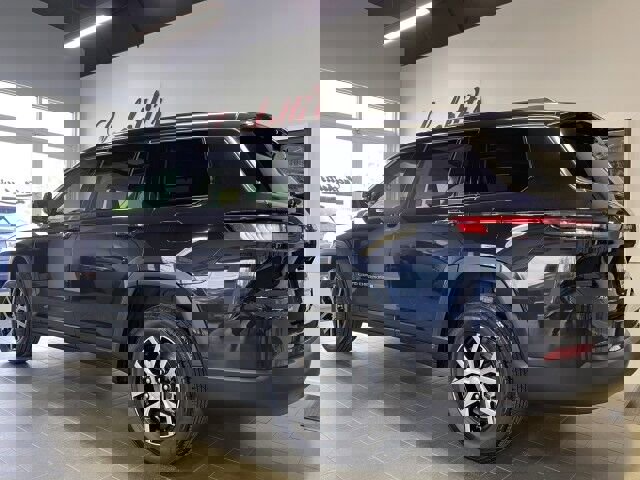 Used 2024 Jeep Grand Cherokee L Limited w/ Luxury Tech Group II image 7