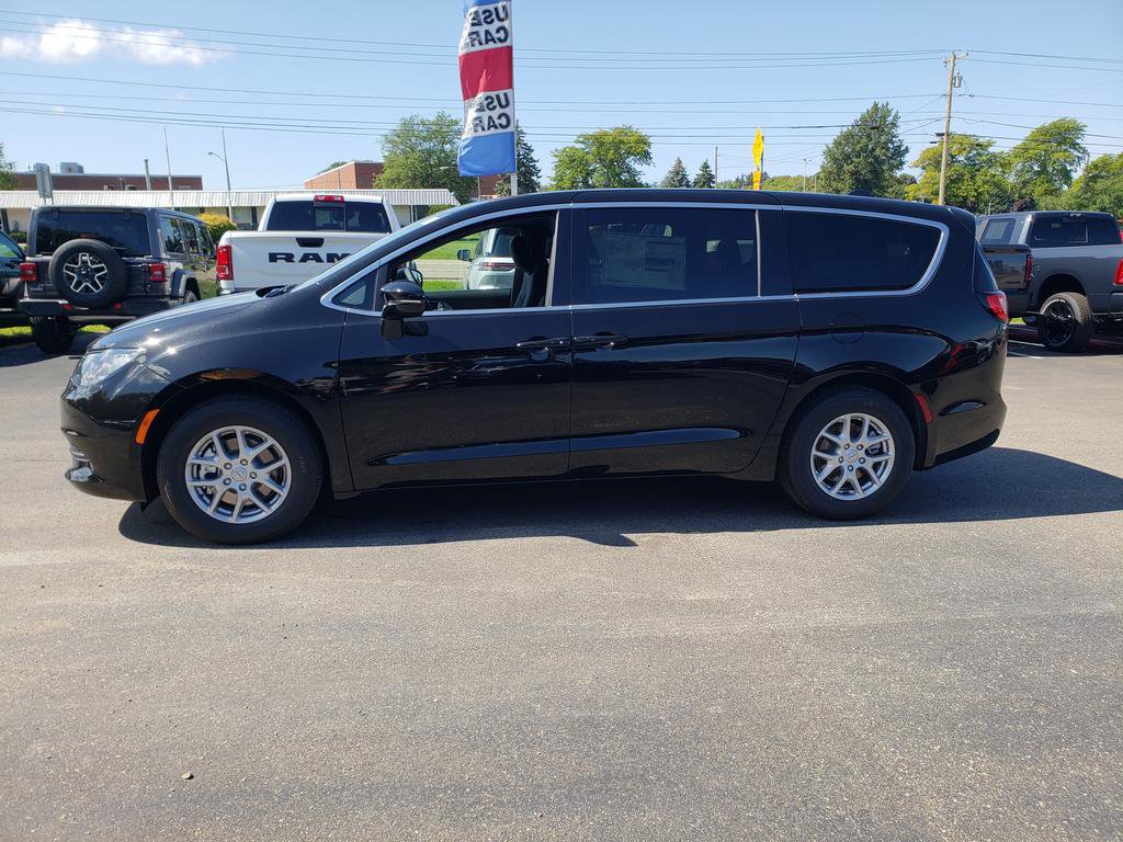 New 2026 Chrysler Voyager LX image 4