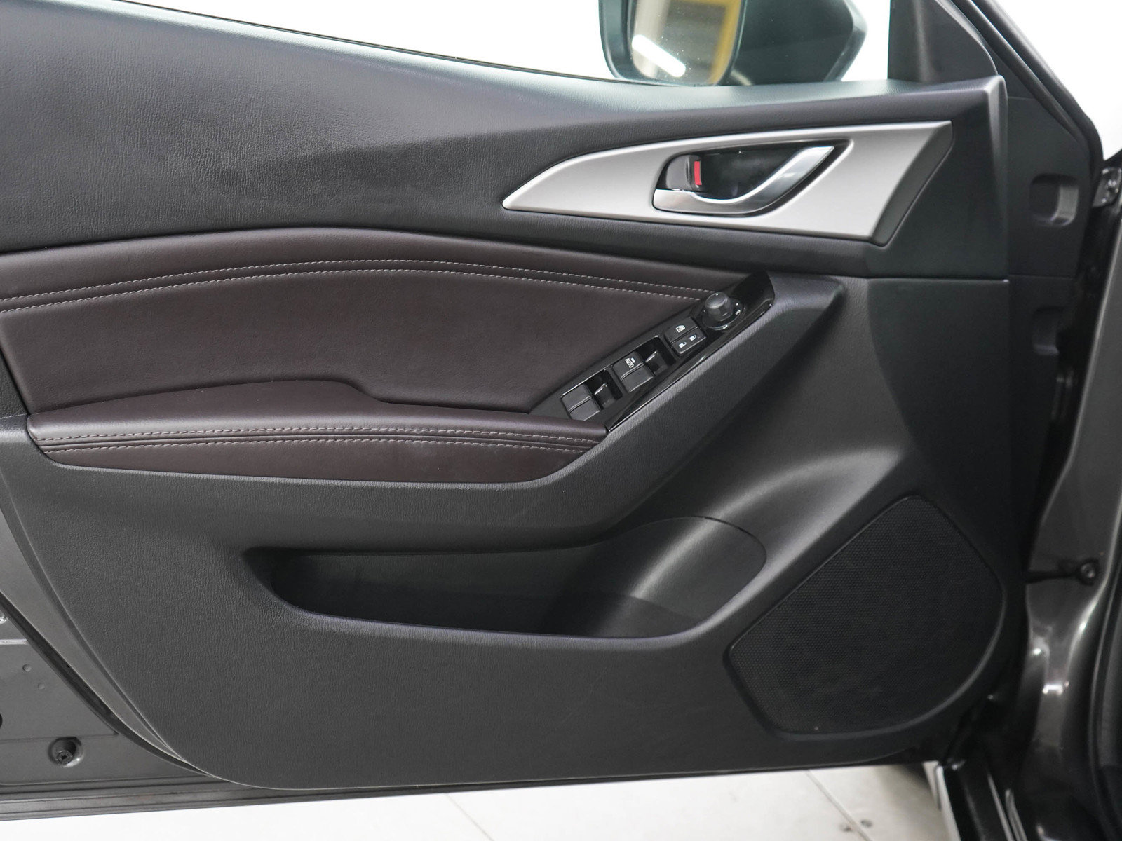 Used 2017 MAZDA MAZDA3 Touring FWD image 17