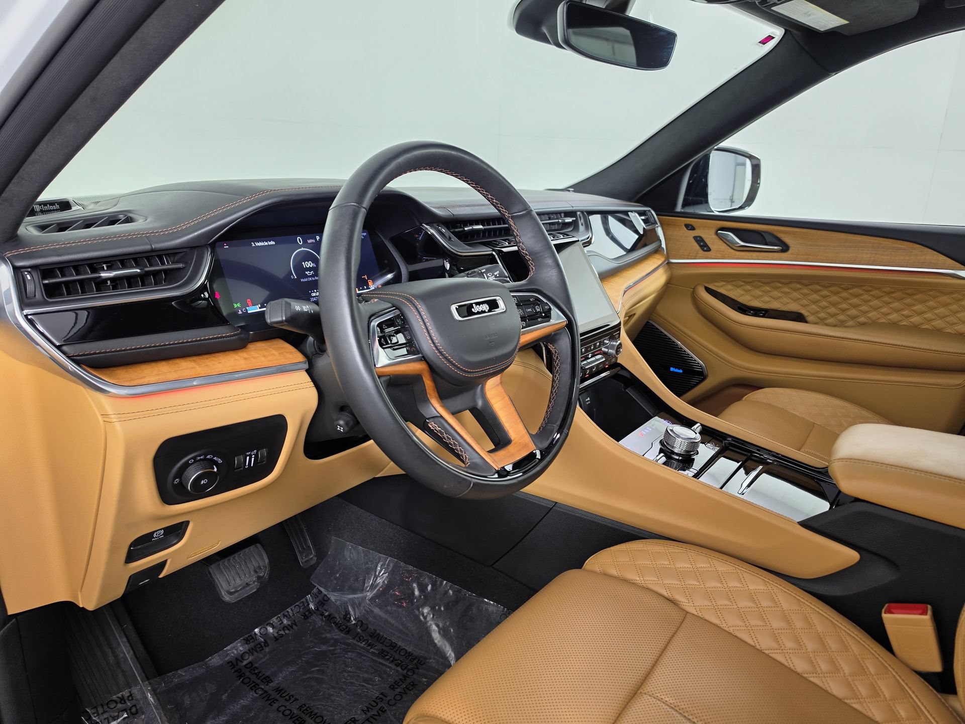 Used 2024 Jeep Grand Cherokee Summit AWD/4WD image 2