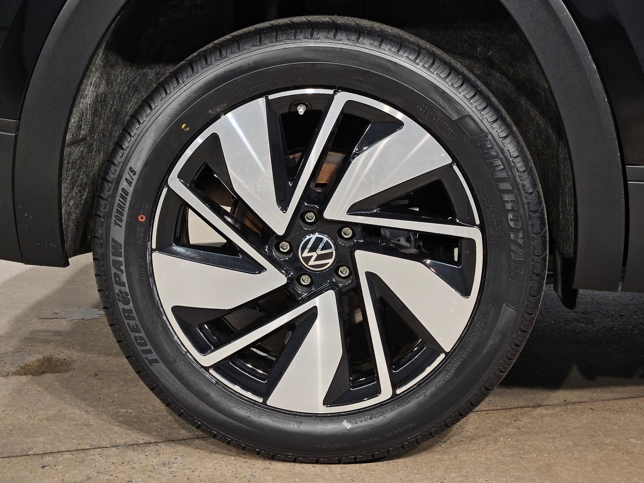 Used 2024 Volkswagen Atlas SE image 17