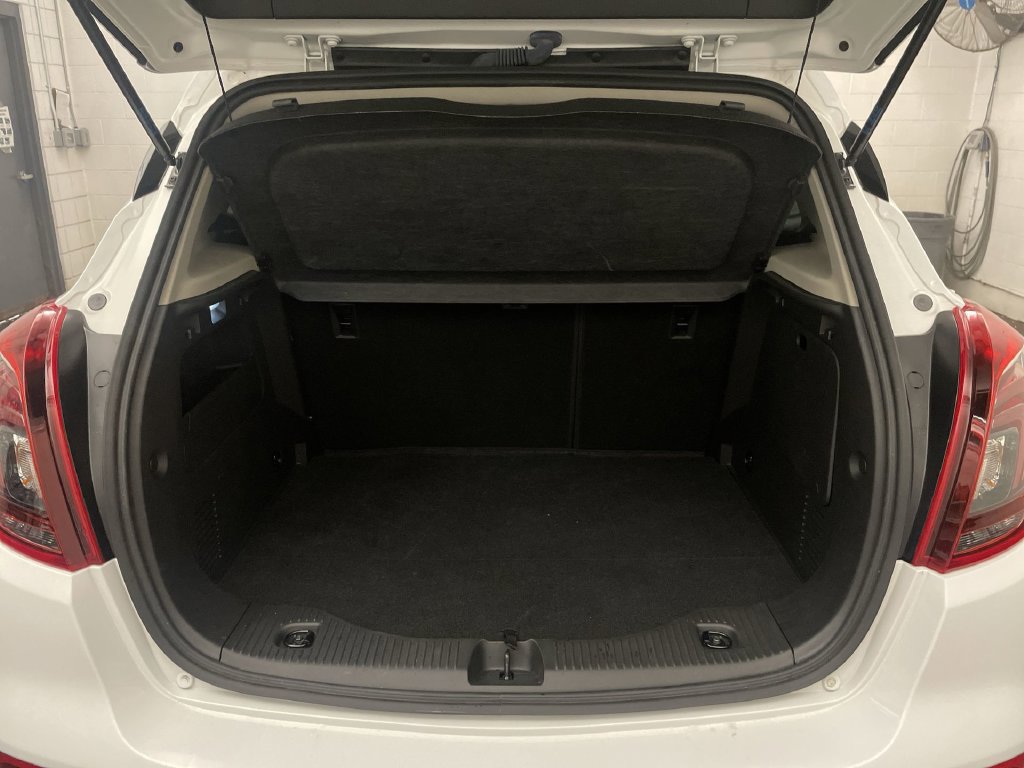 Used 2021 Buick Encore Preferred AWD/4WD image 17